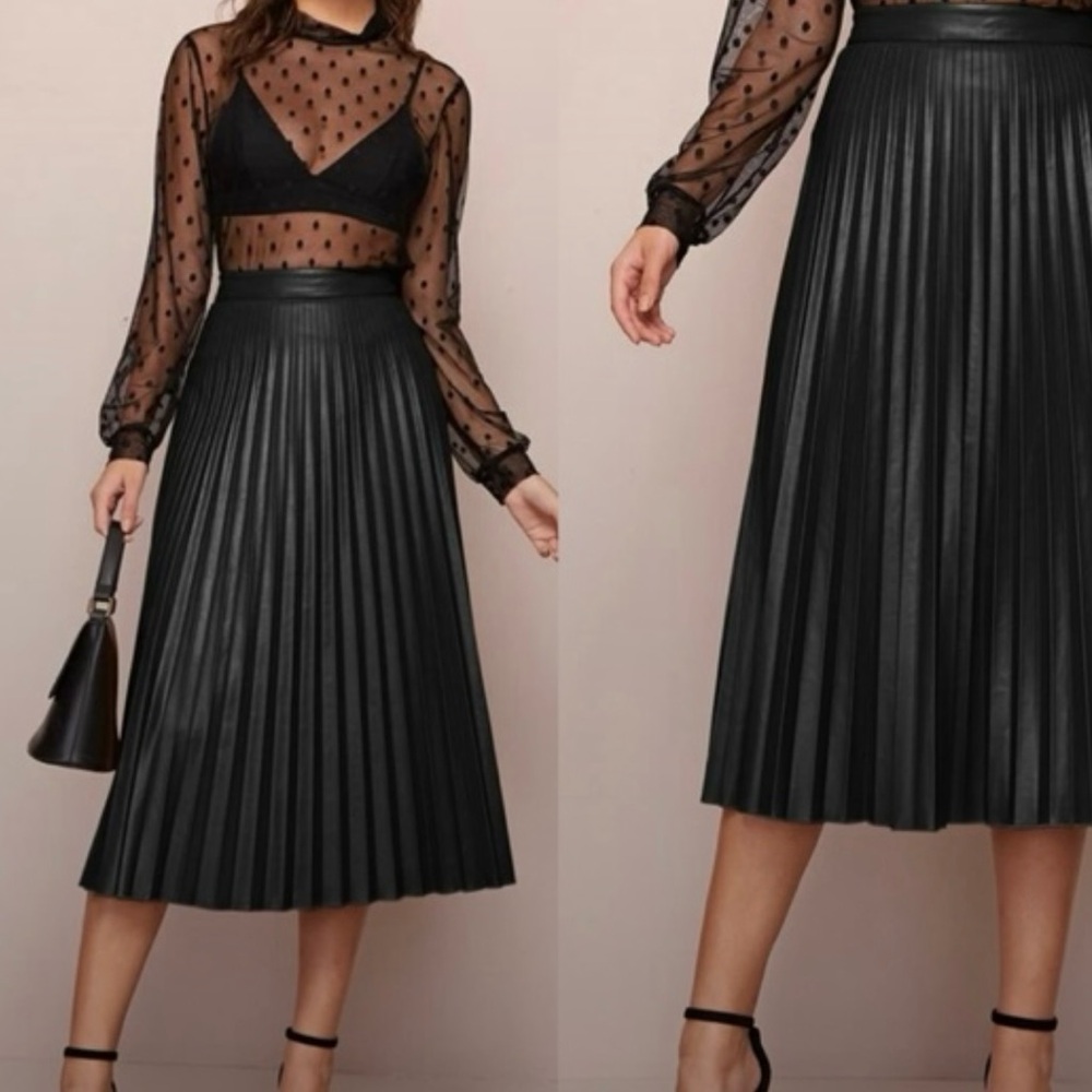 Elegant Black pleated faux leather midi skirt - NWT